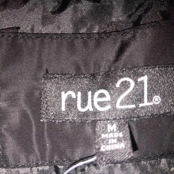 Women's size medium,  Rue21 hooded winter coat - Picture 3 of 3